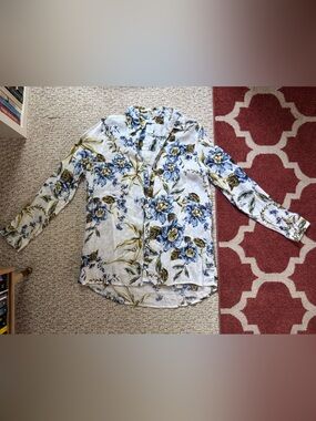 Joie 100% Linen White Button-Down Shirt with Blue Floral Pattern